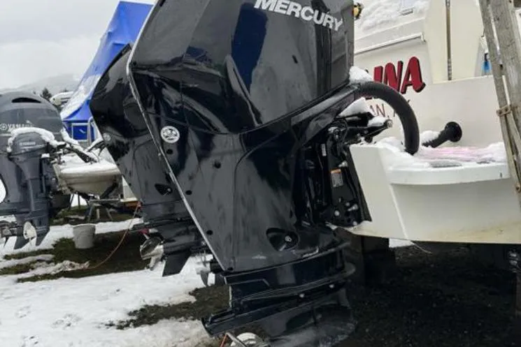 Slide: The Image of Outboard motor on a 2000 SeaSport Pacific 3200 boat in snowy conditions. - 25