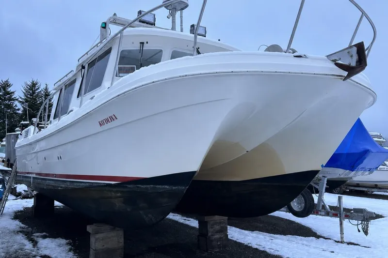Slide: The Image of 2000 SeaSport Pacific 3200 boat on stands in snowy outdoor setting. - 26
