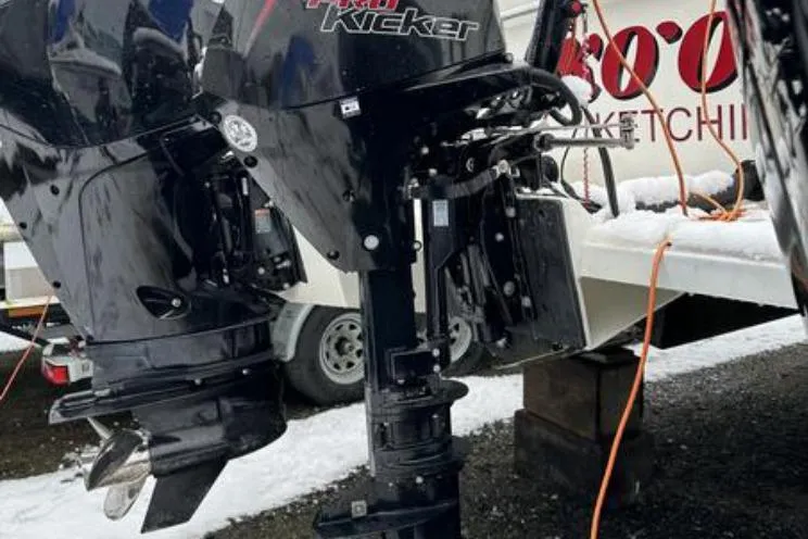 Slide: The Image of Outboard motors on a 2000 SeaSport Pacific 3200 boat, parked on a snowy surface. - 27