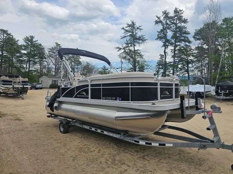 Slide: The Image of 2020 Bennington 20SV pontoon boat parked on trailer outdoors. - 14