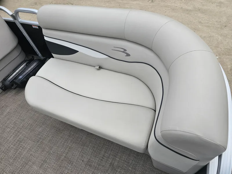 Slide: The Image of Bennington 20SV 2020 boat seat with beige upholstery. - 4