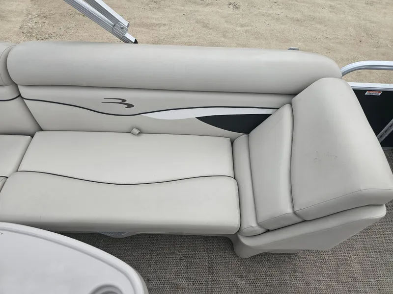 Slide: The Image of Bennington 20SV 2020 boat seat with gray upholstery. - 6