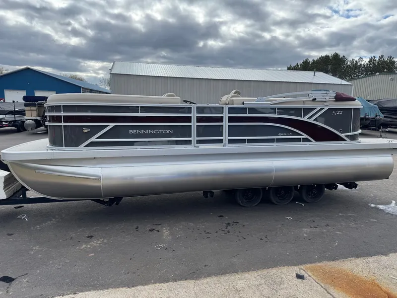The Image of 2026 Bennington 22SSR-SPS pontoon boat on a trailer. - 1