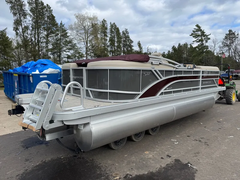 Slide: The Image of 2026 Bennington 22SSR-SPS pontoon boat parked outdoors. - 6