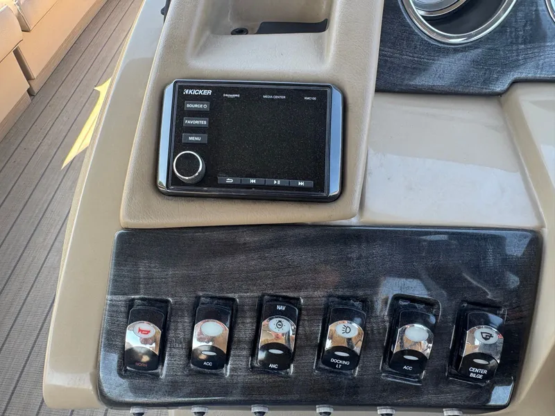 Slide: The Image of Dashboard of a 2017 Bennington 25QXCWIO with Kicker Media Center. - 19