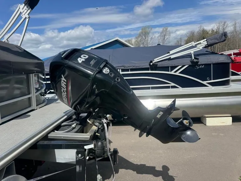 Slide: The Image of SunCatcher Vista 16 with Mercury 40 HP outboard motor, 2021 model. - 4