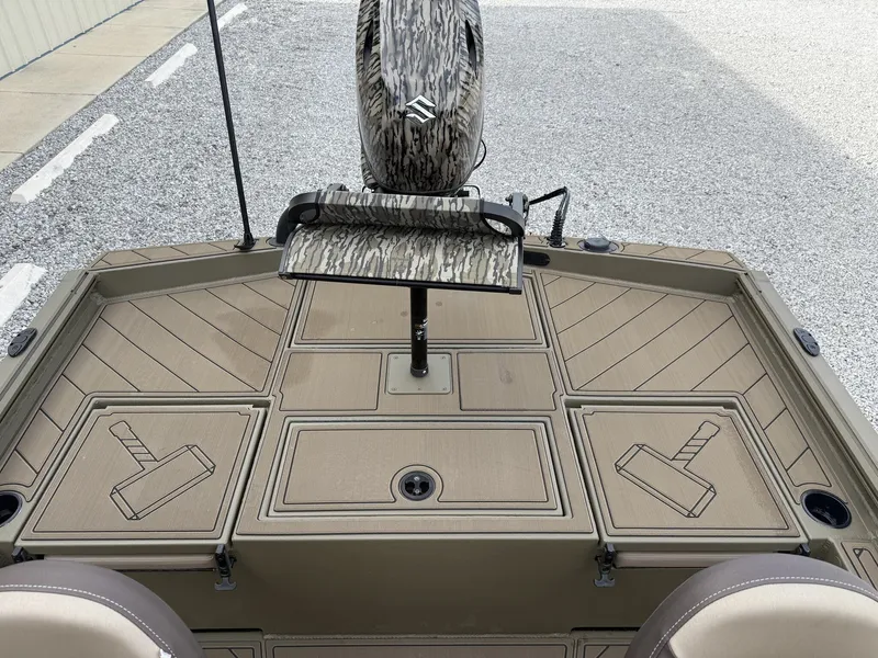 Slide: The Image of 2026 Thor Lake Hammer 1900 SC boat with hammer design. - 7