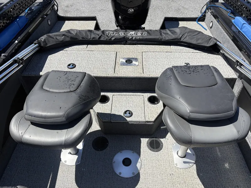 Slide: The Image of Interior of a 2022 Tracker Targa V19 boat with two seats. - 8