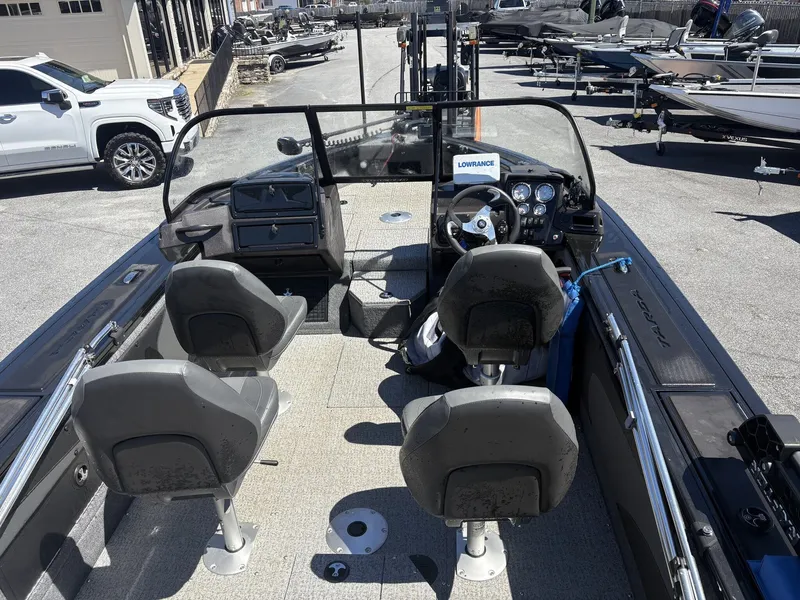 Slide: The Image of Interior view of a 2022 Tracker Targa V19 boat with four seats. - 9