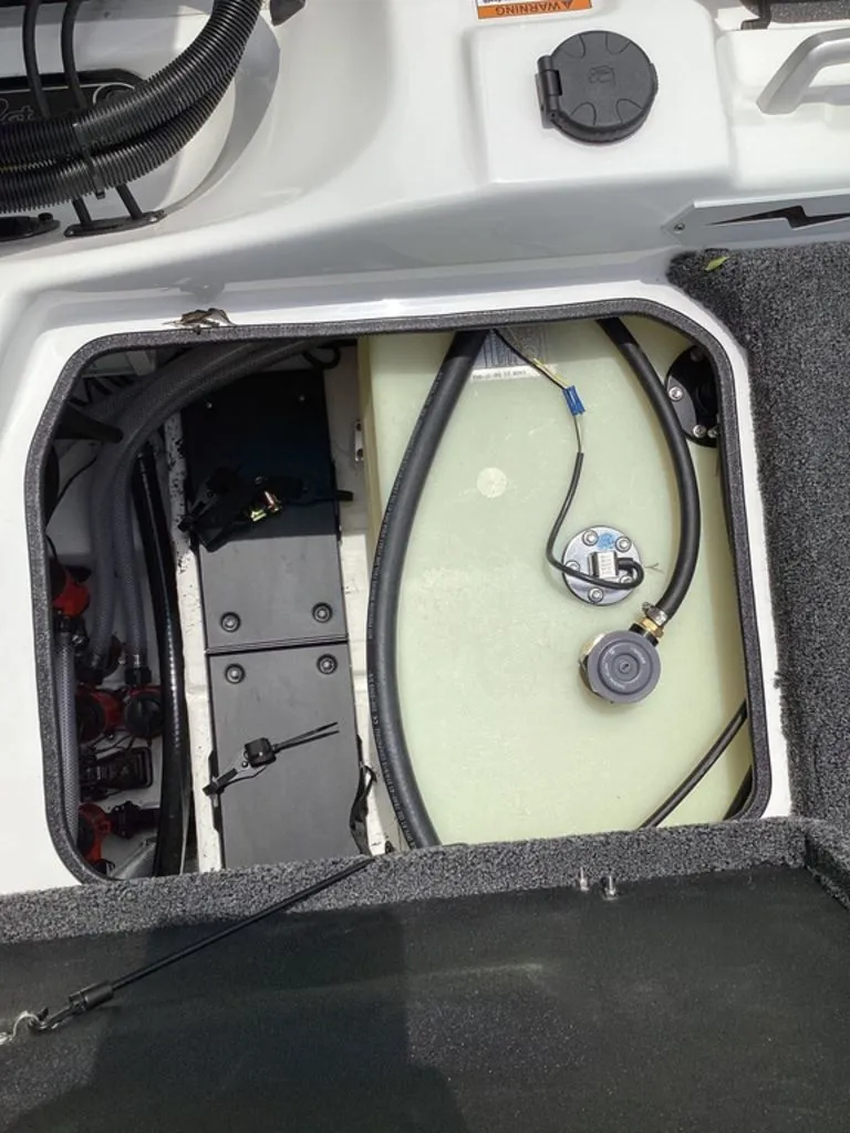 Slide: The Image of Bass Cat Cougar FTD 2026 boat tank and wiring. - 29