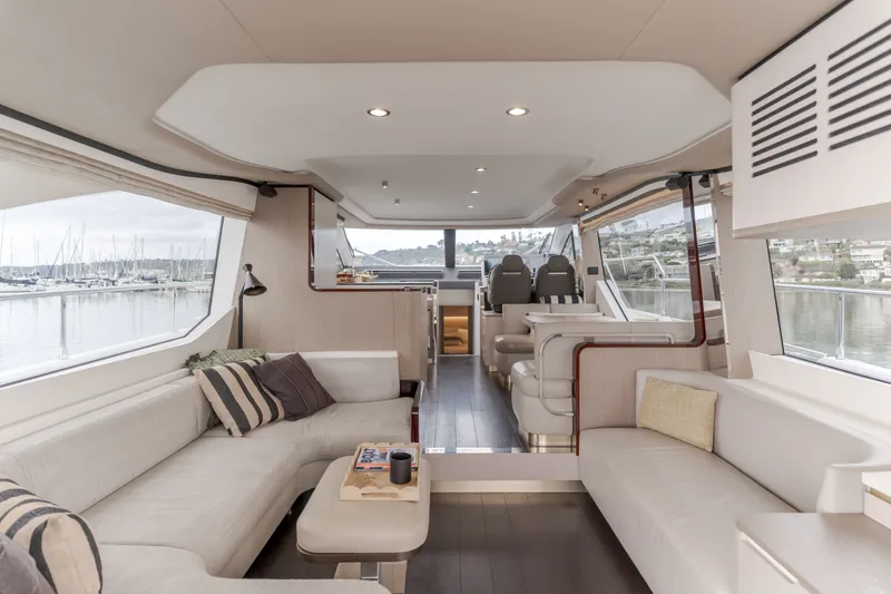 Slide: The Image of Interior of 2020 Azimut Fly 60 yacht with luxurious design. - 28