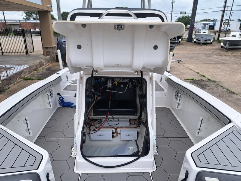 Slide: The Image of 2020 Yamaha 210 FSH Sport boat with open storage and electronics. - 15