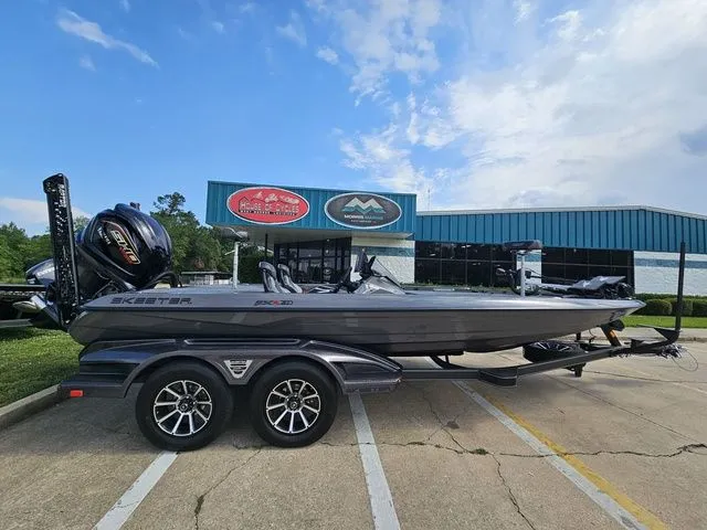 The Image of Skeeter FXR21 Apex 2025 - undefined