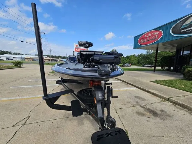 Slide: The Image of Skeeter FXR21 Apex 2025 - 4