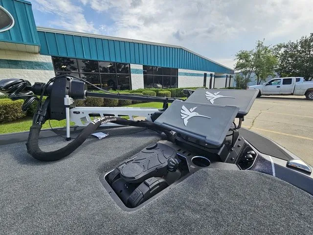 Slide: The Image of Skeeter FXR21 Apex 2025 - 7