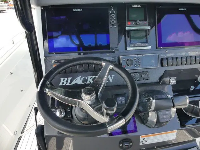 Slide: The Image of Blackfin 272 CC 2018 - 14