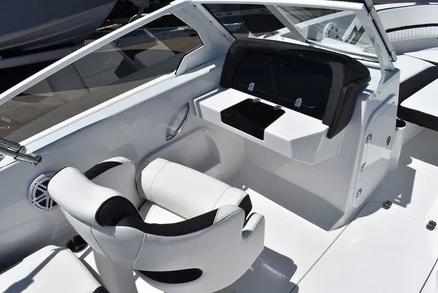 Slide: The Image of Stingray 20 SBX 2026 - 34