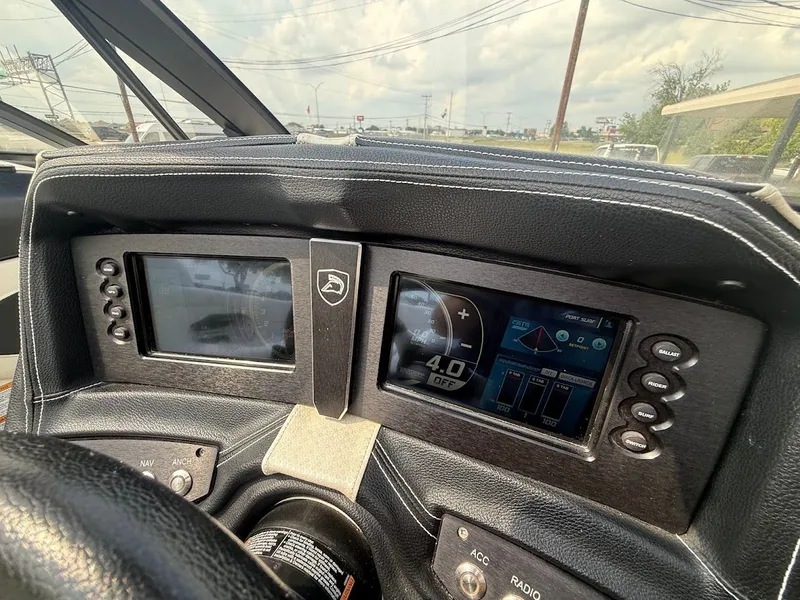 Slide: The Image of Dashboard of a 2019 Centurion Ri257 boat. - 30