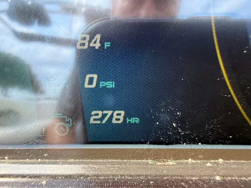 Slide: The Image of Centurion Ri257 2019 display showing 84°F, 0 PSI, 278 hours. - 35