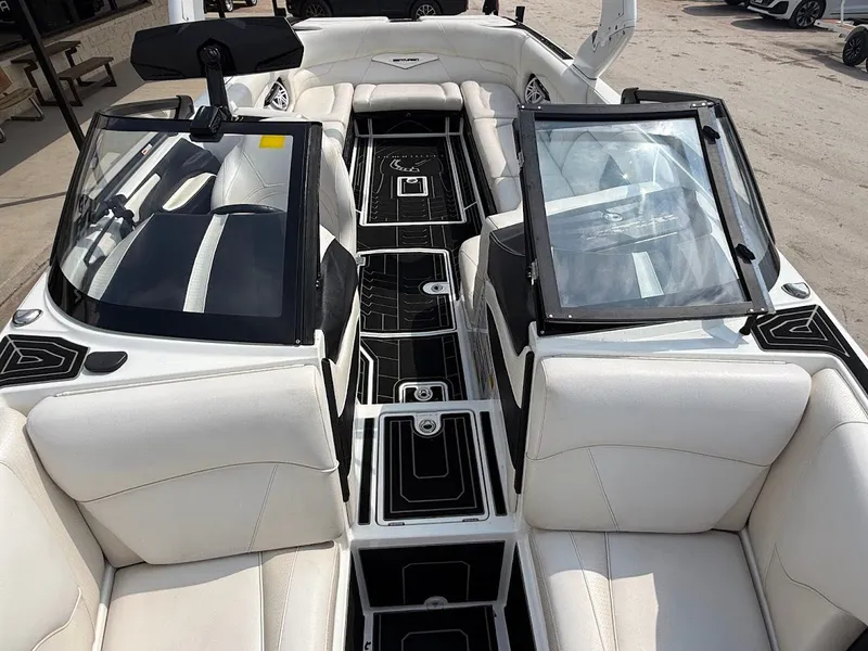 Slide: The Image of Interior of a 2019 Centurion Ri257 boat with white seating. - 40