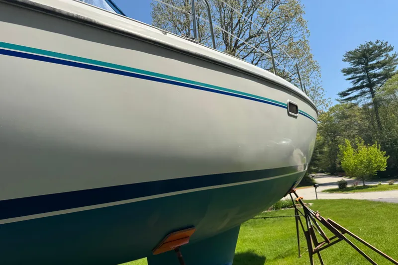 Slide: The Image of Catalina 36 MkII sailboat from 1996 on a sunny day, side view. - 13