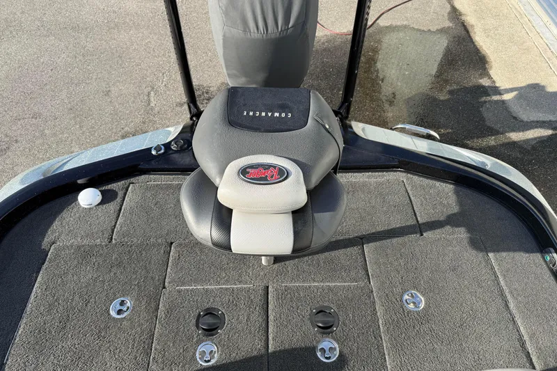 Slide: The Image of 2015 Ranger Z118 Comanche boat deck with padded seat and carpeted flooring. - 18