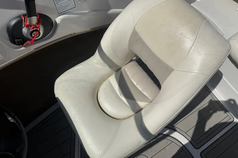 Slide: The Image of White leather seat on 2008 Tahoe Q5i Sport boat, featuring steering wheel and control panel. - 10