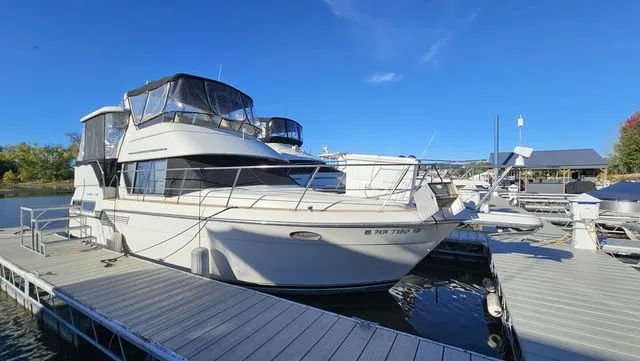 The Image of Carver Yachts 355 Aft Cabin 1995 - 1