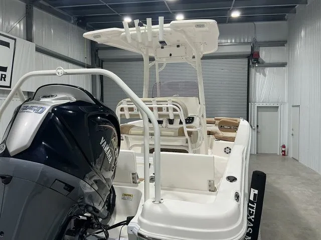 Slide: The Image of NauticStar 231 Hybrid 2023 - 14