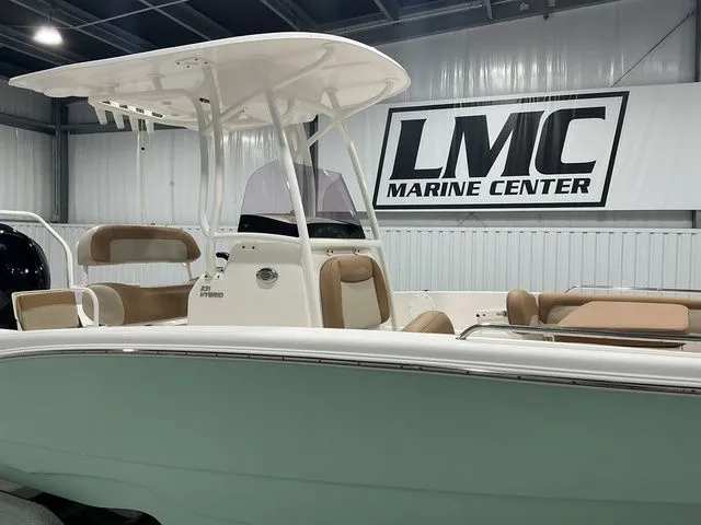 Slide: The Image of NauticStar 231 Hybrid 2023 - 16