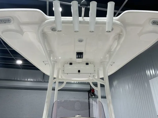 Slide: The Image of NauticStar 231 Hybrid 2023 - 18