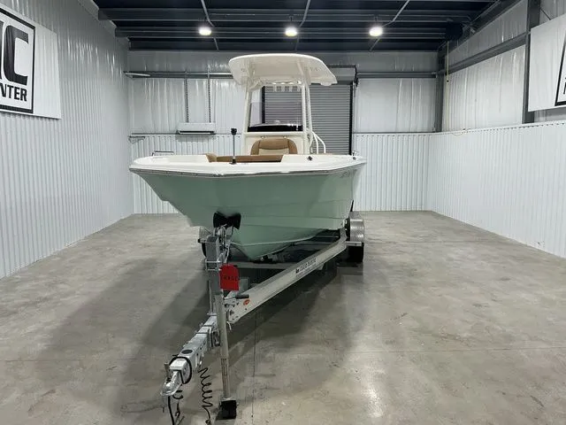 Slide: The Image of NauticStar 231 Hybrid 2023 - 2