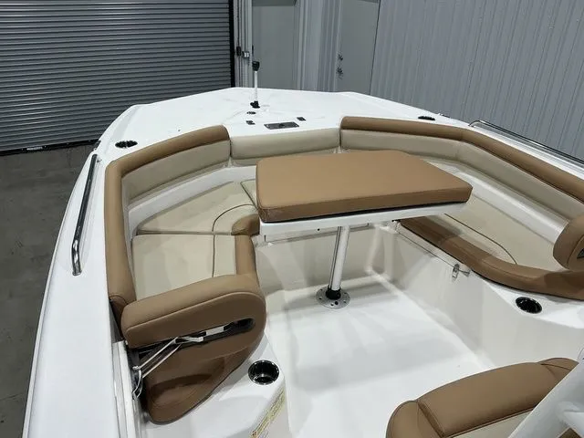 Slide: The Image of NauticStar 231 Hybrid 2023 - 20