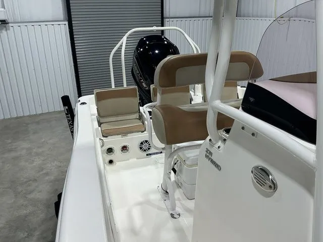 Slide: The Image of NauticStar 231 Hybrid 2023 - 21