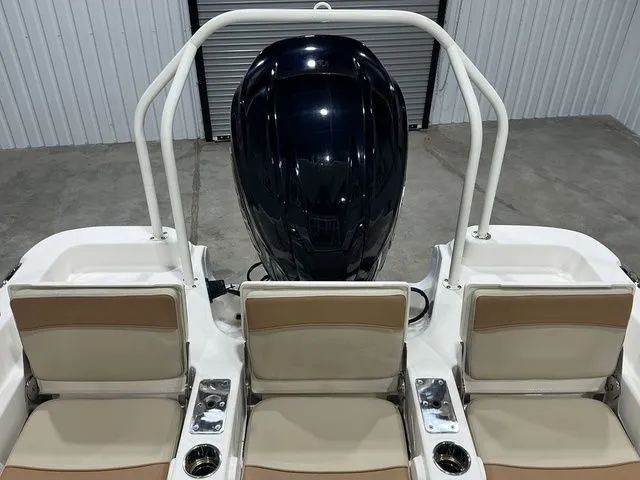 Slide: The Image of NauticStar 231 Hybrid 2023 - 22