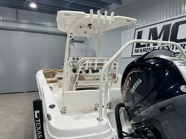 Slide: The Image of NauticStar 231 Hybrid 2023 - 26