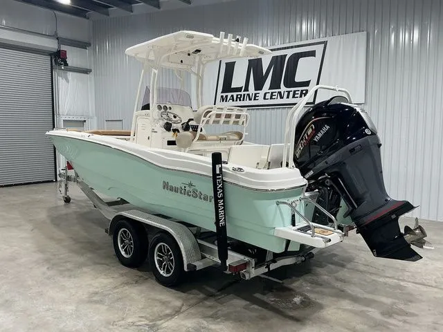 Slide: The Image of NauticStar 231 Hybrid 2023 - 3