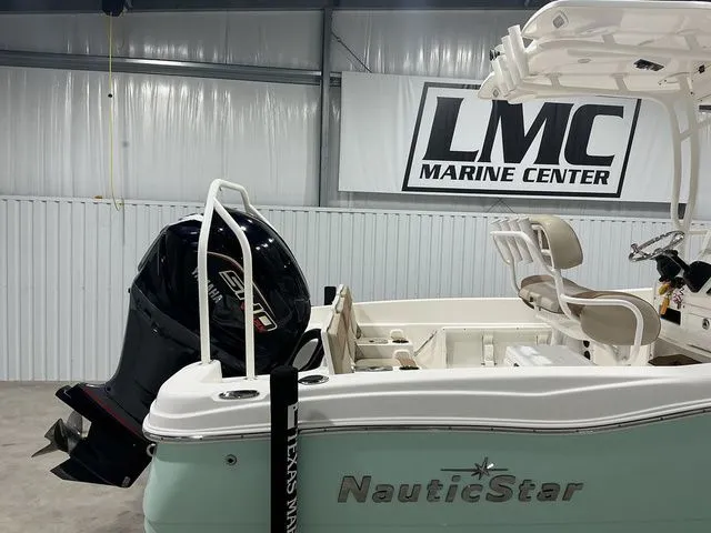 Slide: The Image of NauticStar 231 Hybrid 2023 - 9