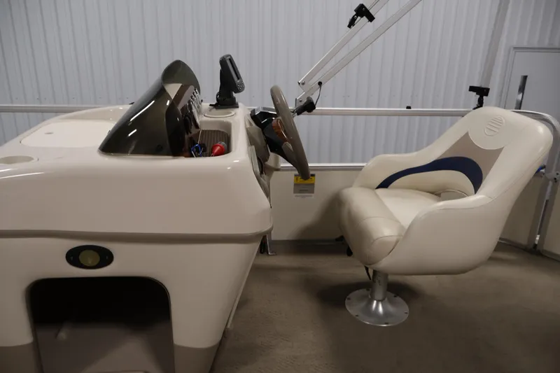 Slide: The Image of 2008 Sun Tracker Party Barge 24 DLX helm with steering wheel and captain's chair. - 19