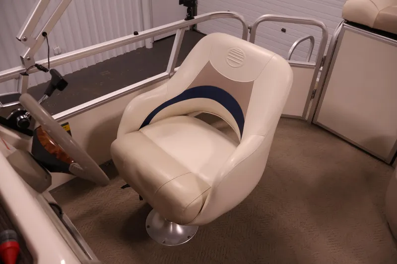 Slide: The Image of Captain's chair in 2008 Sun Tracker Party Barge 24 DLX pontoon boat interior. - 30