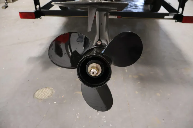 Slide: The Image of Propeller of a 2008 Sun Tracker Party Barge 24 DLX pontoon boat. - 41