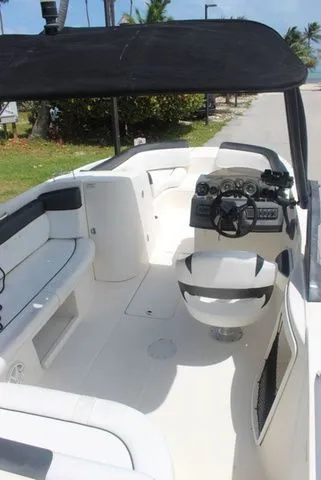 Slide: The Image of Bayliner 210 2018 - 12