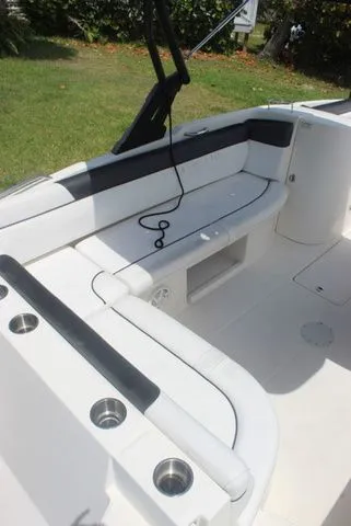 Slide: The Image of Bayliner 210 2018 - 13