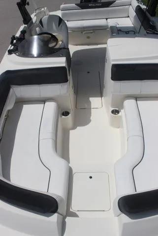 Slide: The Image of Bayliner 210 2018 - 15