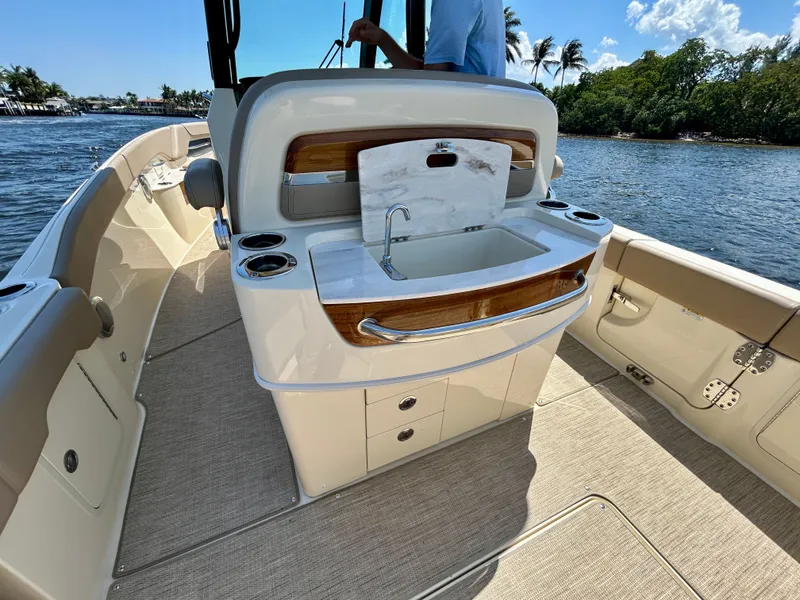 Slide: The Image of Interior view of 2026 Chris-Craft Catalina 28 yacht. - 5
