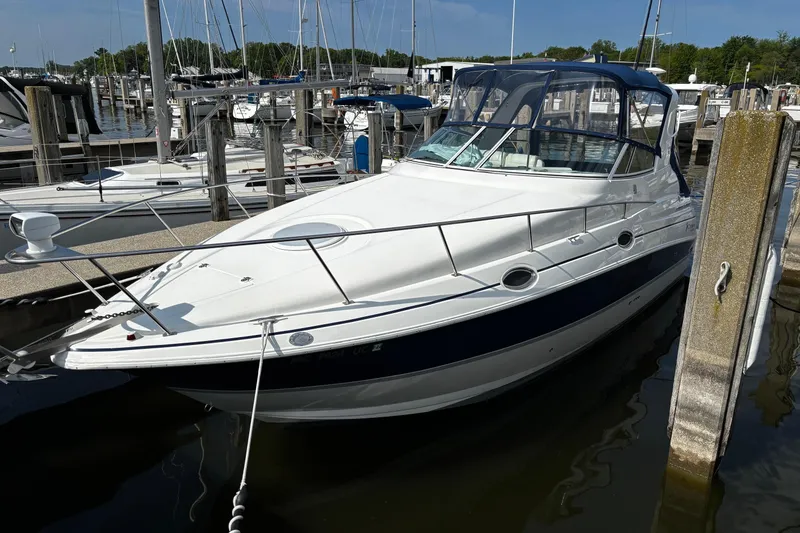 The Image of 2005 Cruisers Yachts 280 CXi Express docked at marina. - 0