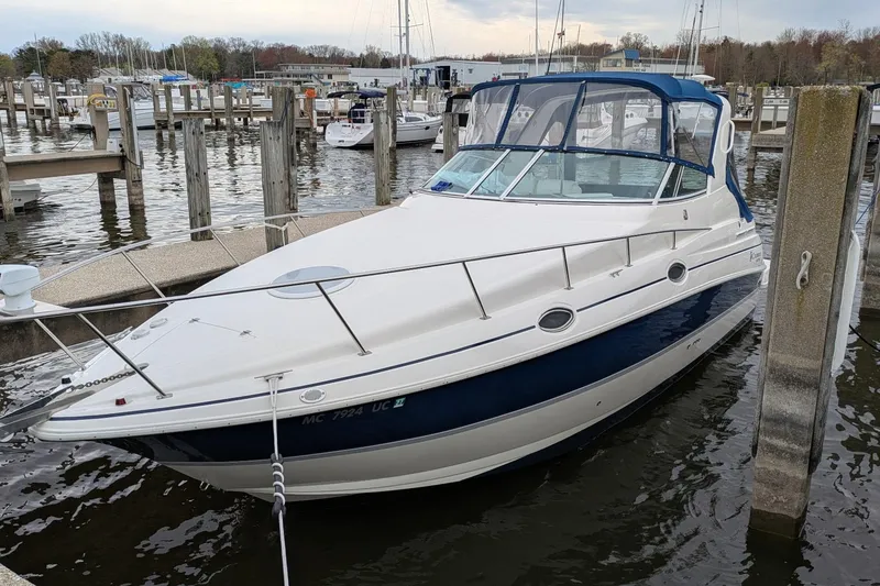 The Image of 2005 Cruisers Yachts 280 CXi Express docked at a marina, showcasing sleek design and elegance. - 1