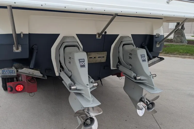 Slide: The Image of 2005 Cruisers Yachts 280 CXi Express with dual Volvo Penta SX outdrives. - 10