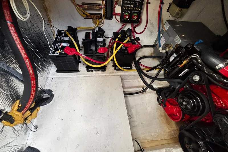Slide: The Image of Engine compartment of 2005 Cruisers Yachts 280 CXi Express with batteries and wiring. - 20
