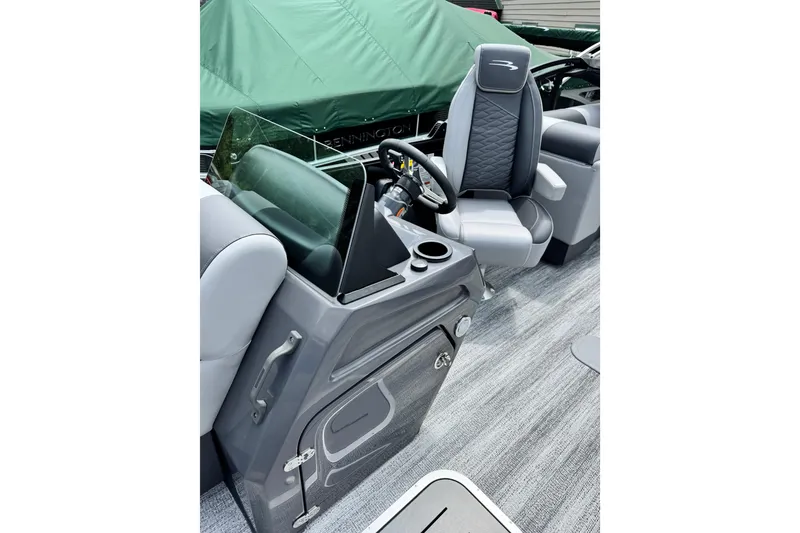 Slide: The Image of Captain's seat and helm of 2026 Bennington S 23 SSR pontoon boat. - 20